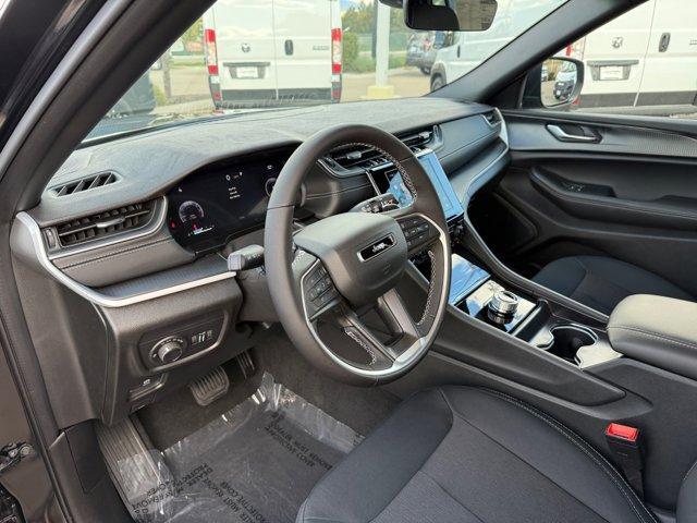 new 2025 Jeep Grand Cherokee car, priced at $37,805