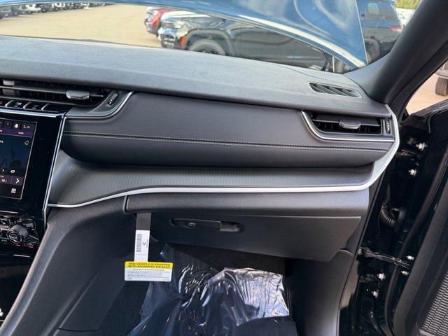 new 2025 Jeep Grand Cherokee car, priced at $37,805