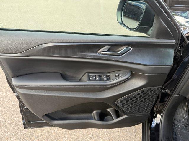 new 2025 Jeep Grand Cherokee car, priced at $37,805