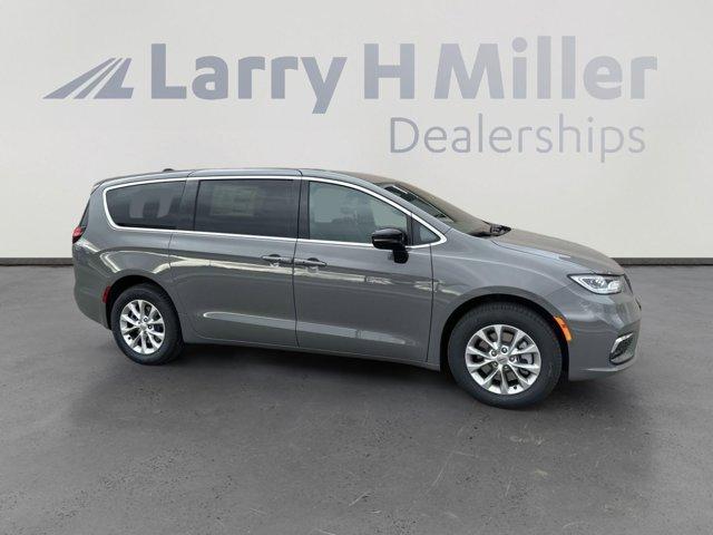 new 2025 Chrysler Pacifica car, priced at $46,910