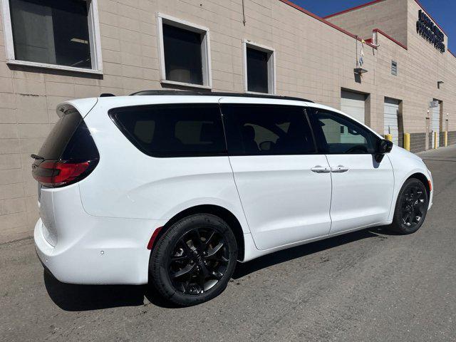 new 2024 Chrysler Pacifica car, priced at $39,660