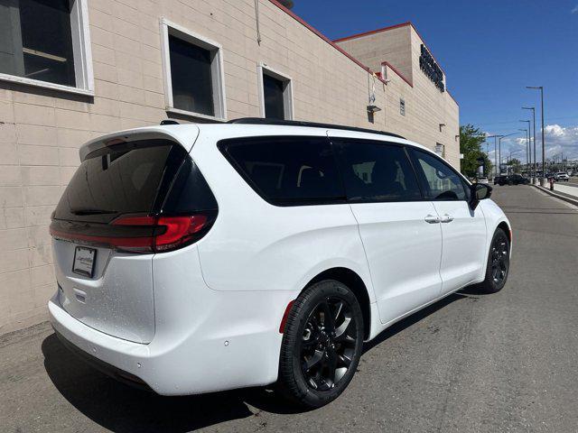 new 2024 Chrysler Pacifica car, priced at $39,660