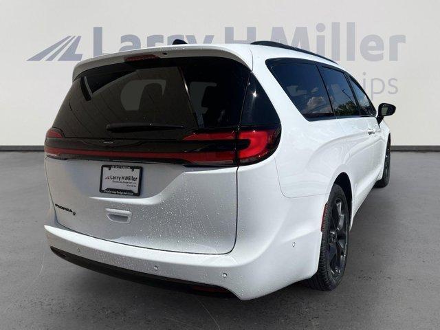 new 2024 Chrysler Pacifica car, priced at $39,660