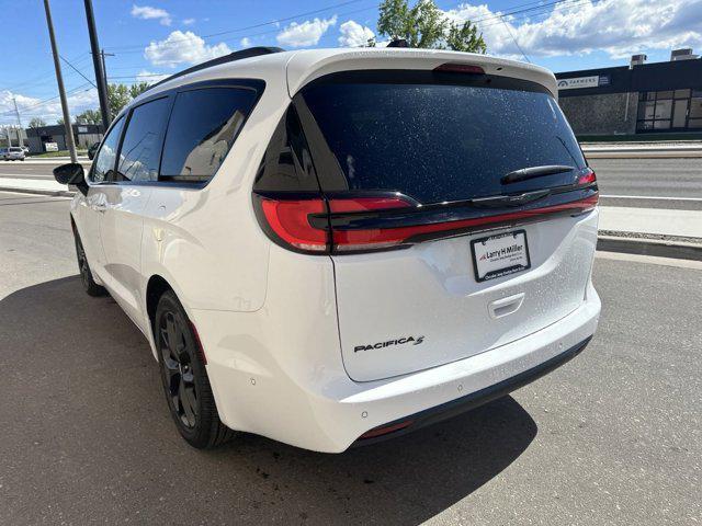 new 2024 Chrysler Pacifica car, priced at $39,660