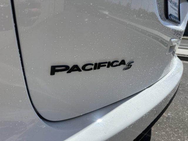 new 2024 Chrysler Pacifica car, priced at $39,660