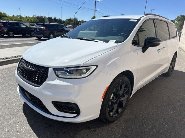 new 2024 Chrysler Pacifica car, priced at $39,660