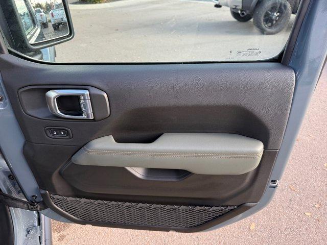 new 2025 Jeep Gladiator car, priced at $53,122