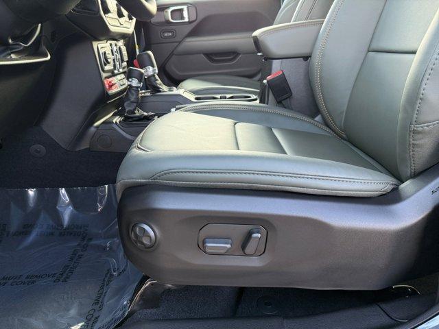 new 2025 Jeep Gladiator car, priced at $53,122