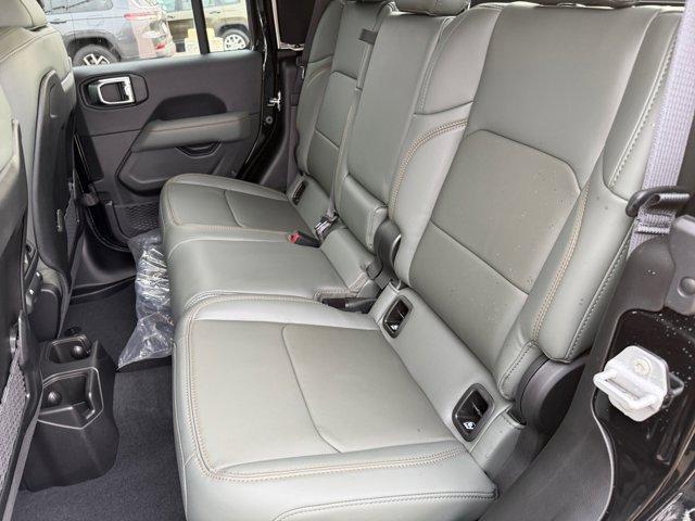 new 2025 Jeep Gladiator car, priced at $53,122