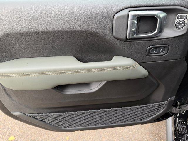 new 2025 Jeep Gladiator car, priced at $53,122