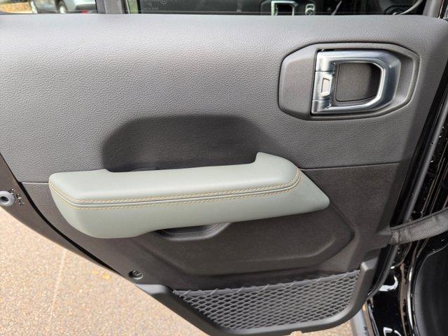 new 2025 Jeep Gladiator car, priced at $53,122