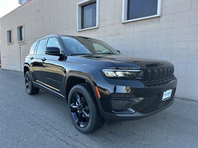 new 2025 Jeep Grand Cherokee car, priced at $42,069