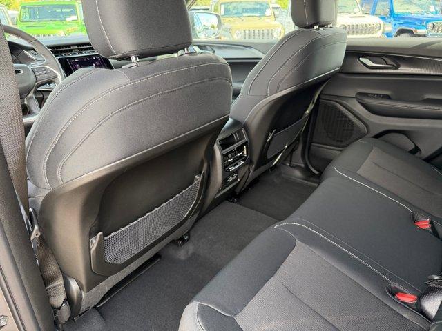 new 2025 Jeep Grand Cherokee car, priced at $37,805