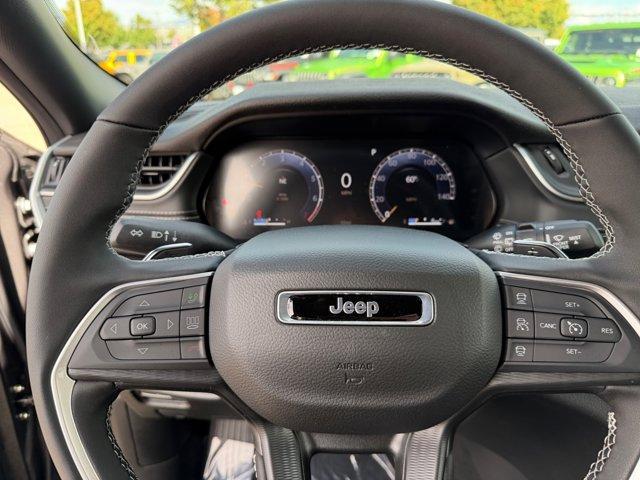 new 2025 Jeep Grand Cherokee car, priced at $37,805