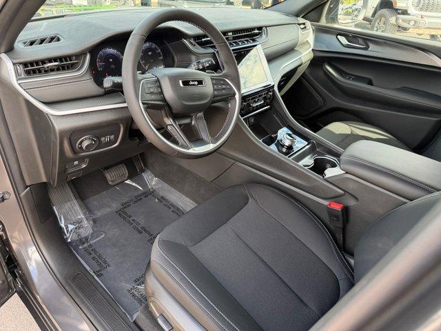 new 2025 Jeep Grand Cherokee car, priced at $37,805