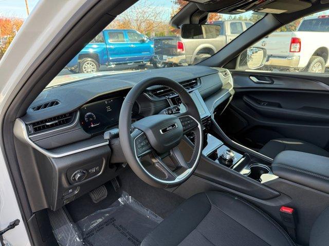 new 2025 Jeep Grand Cherokee car, priced at $35,115