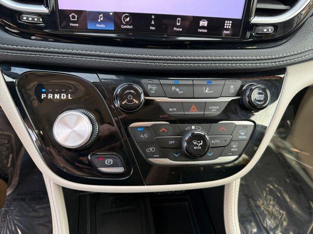used 2023 Chrysler Pacifica Hybrid car, priced at $34,818