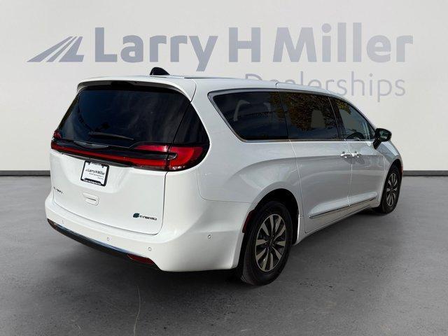 used 2023 Chrysler Pacifica Hybrid car, priced at $34,818