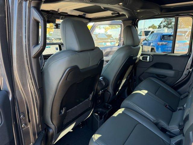 new 2025 Jeep Gladiator car, priced at $53,122