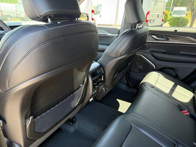 new 2025 Jeep Grand Cherokee car, priced at $50,772