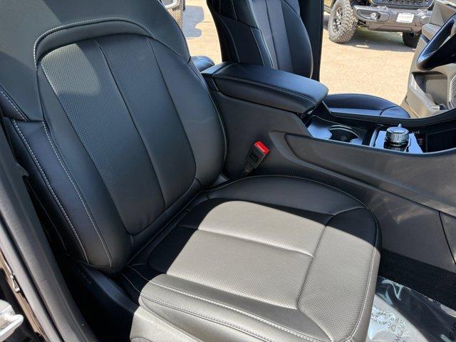 new 2025 Jeep Grand Cherokee car, priced at $50,772