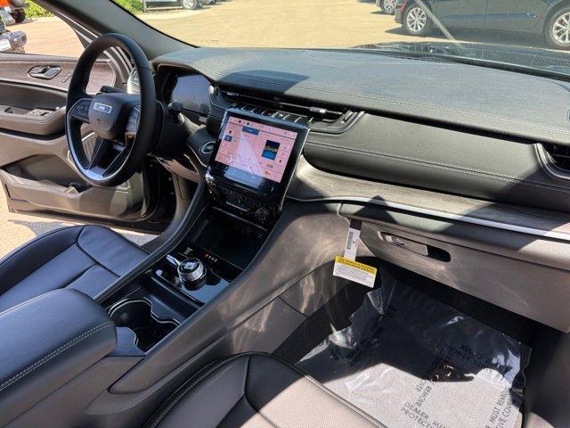 new 2025 Jeep Grand Cherokee car, priced at $50,772