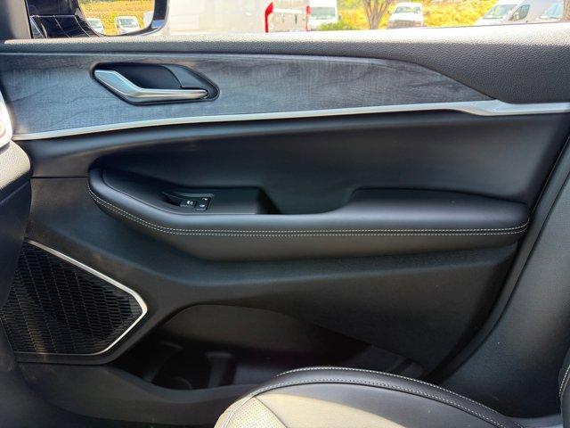 new 2025 Jeep Grand Cherokee car, priced at $50,772