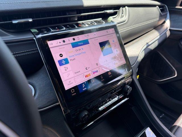 new 2025 Jeep Grand Cherokee car, priced at $50,772