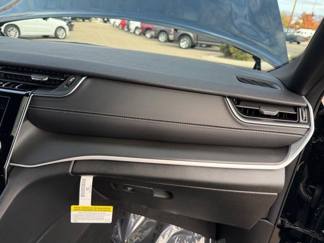 new 2025 Jeep Grand Cherokee car, priced at $35,656