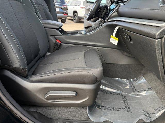 new 2025 Jeep Grand Cherokee car, priced at $35,656