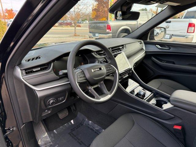 new 2025 Jeep Grand Cherokee car, priced at $35,656