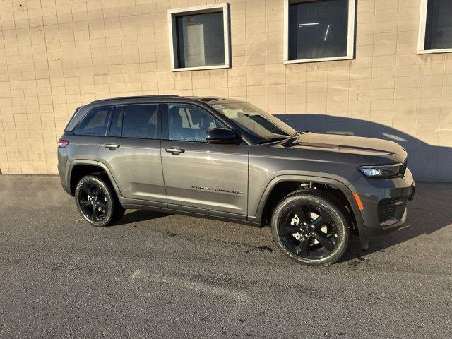 new 2025 Jeep Grand Cherokee car, priced at $42,069