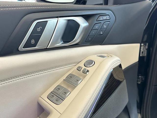new 2025 BMW X7 car