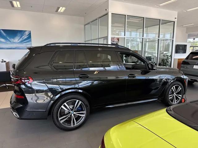 new 2025 BMW X7 car