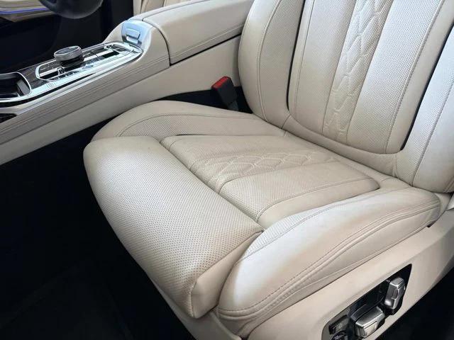 new 2025 BMW X7 car
