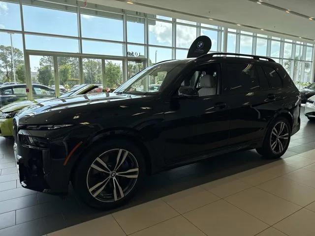 new 2025 BMW X7 car