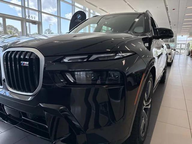 new 2025 BMW X7 car