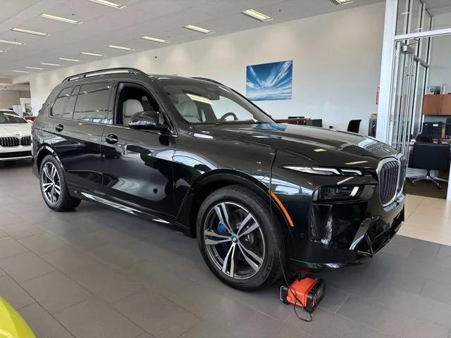new 2025 BMW X7 car