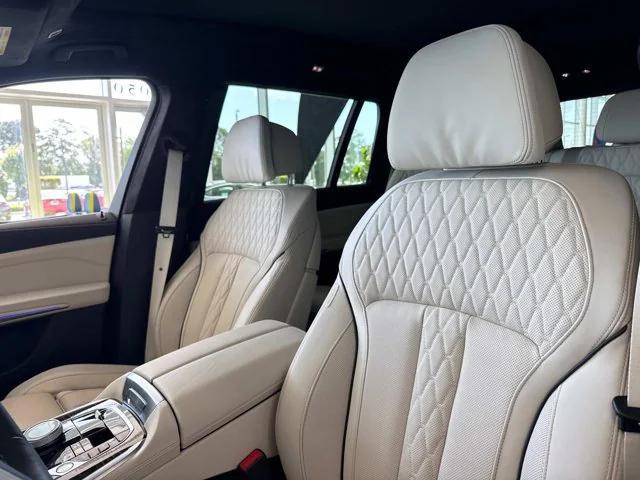 new 2025 BMW X7 car