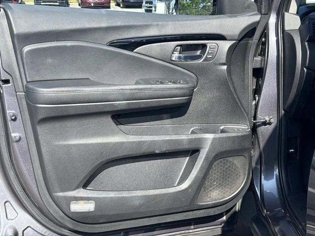 used 2022 Honda Pilot car, priced at $27,971