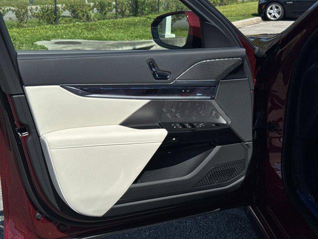 new 2025 BMW 760 car, priced at $130,684