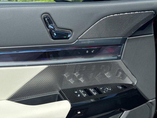 new 2025 BMW 760 car, priced at $130,684