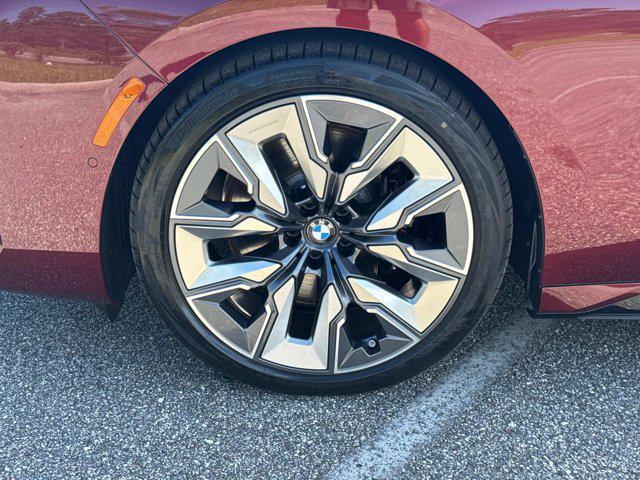 new 2025 BMW 760 car, priced at $130,684