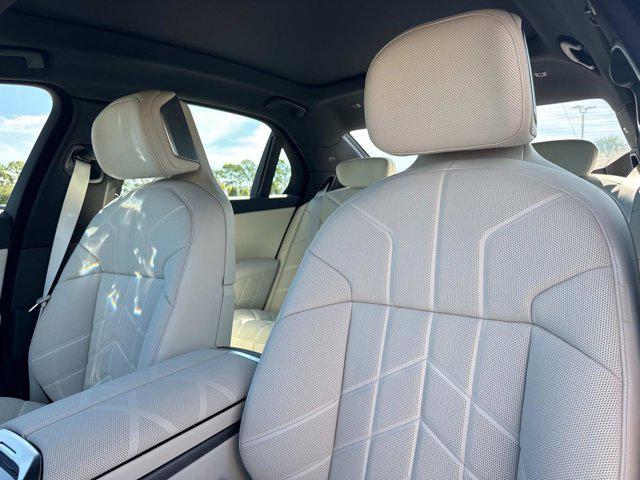 new 2025 BMW 760 car, priced at $130,684