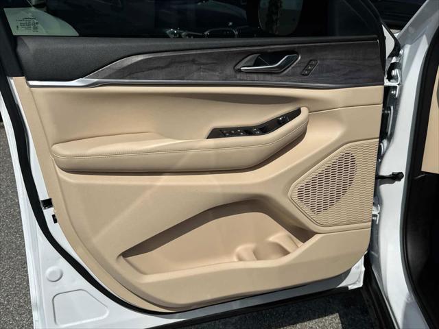 used 2025 Jeep Grand Cherokee car, priced at $37,499