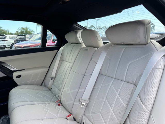 new 2025 BMW i7 car