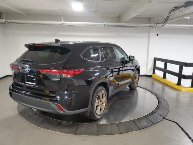 used 2023 Toyota Highlander Hybrid car, priced at $40,998