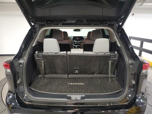 used 2023 Toyota Highlander Hybrid car, priced at $40,998