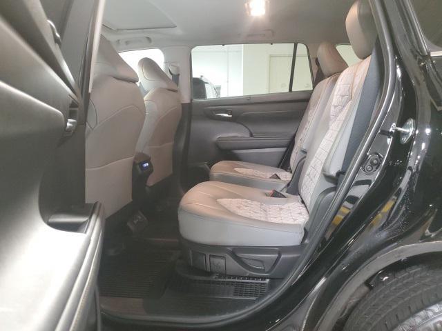 used 2023 Toyota Highlander Hybrid car, priced at $40,998