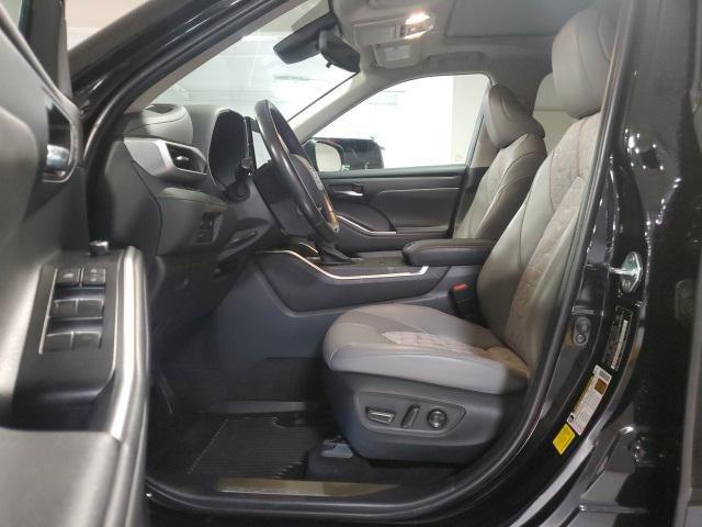 used 2023 Toyota Highlander Hybrid car, priced at $40,998